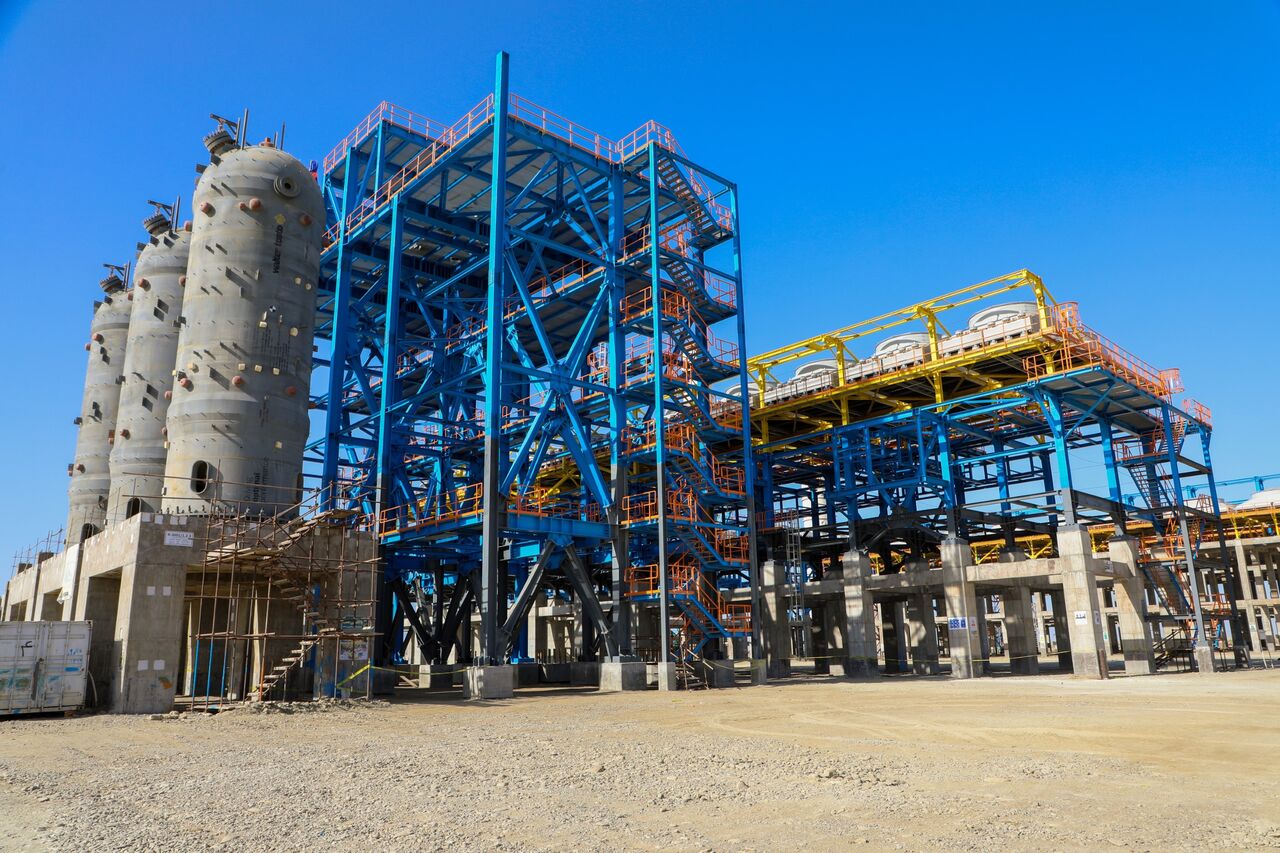 ۲۰ میلیارد دلار از ظرفیت تولیدی صنایع پتروشیمی خالی است