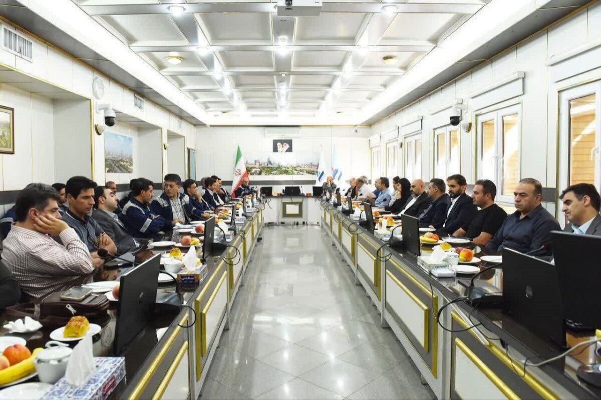 بررسی ظرفیت سازندگان و قطعه‌سازان آذربایجان شرقی برای تأمین نیازهای پتروشیمی تبریز